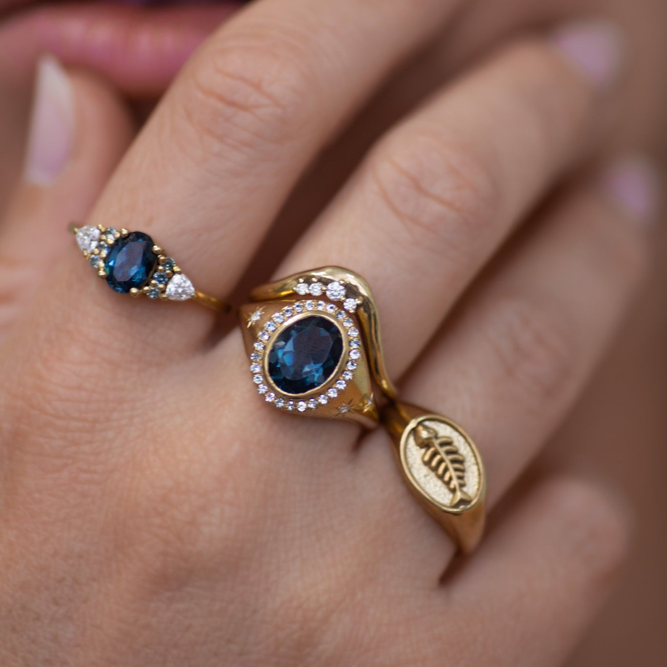 Fishbone Signet Ring in 14K Gold