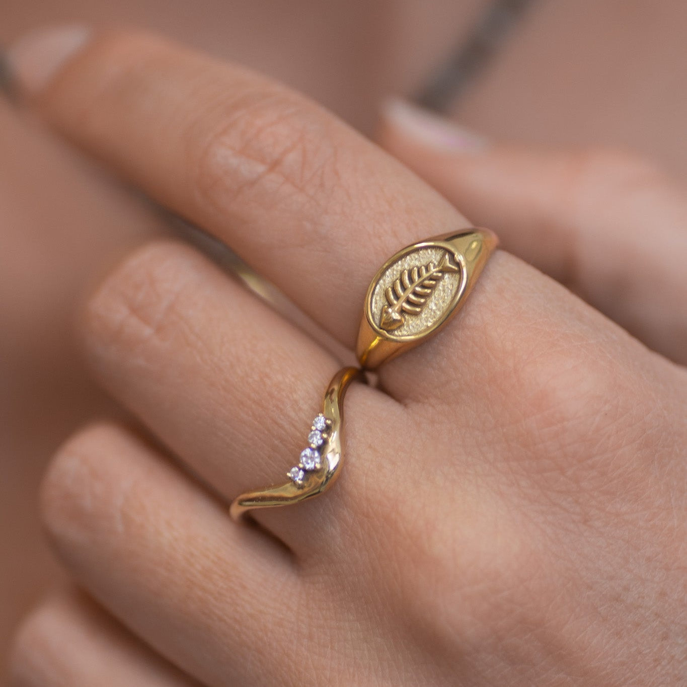 Fishbone Signet Ring in 14K Gold