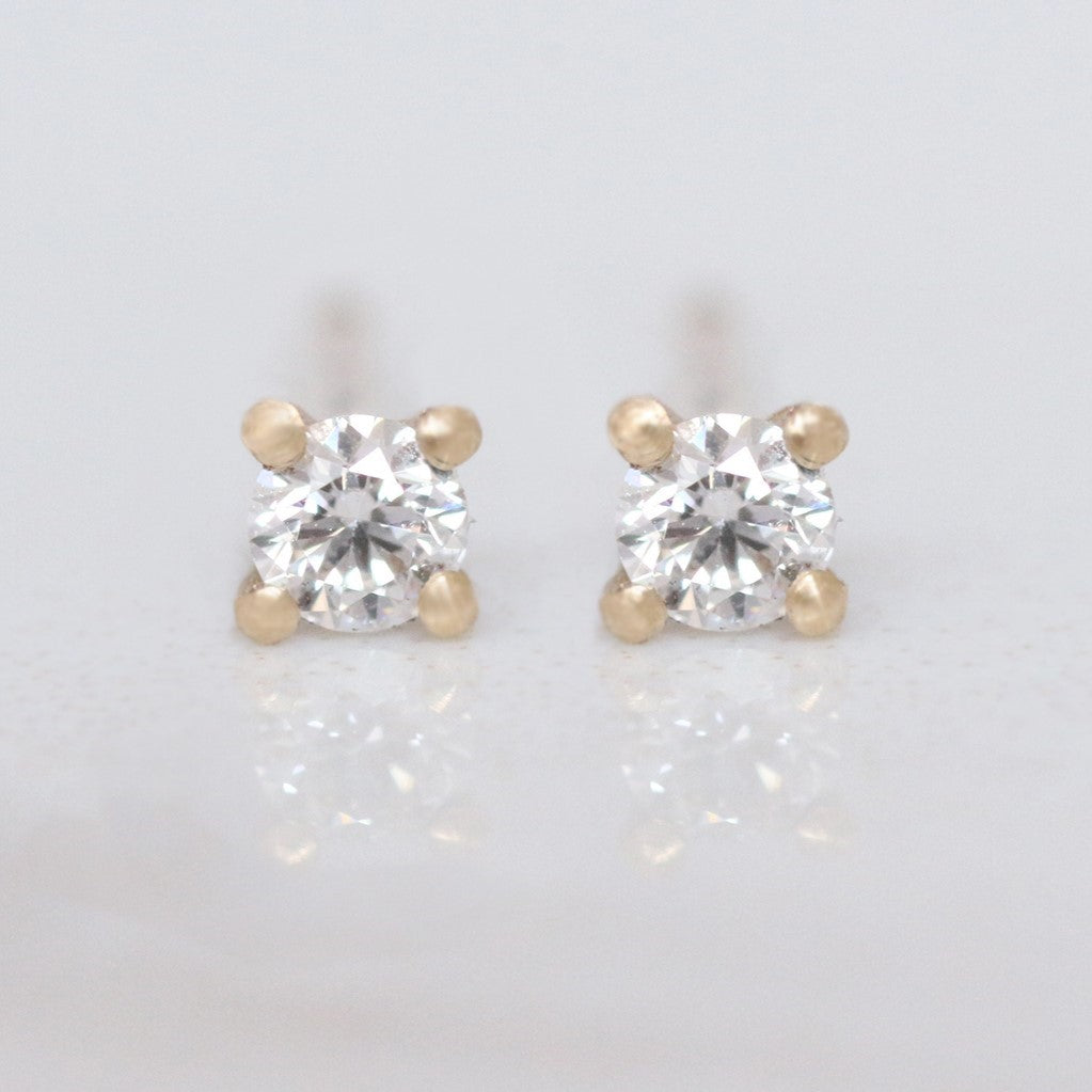 Tiny Diamond stud 14k gold